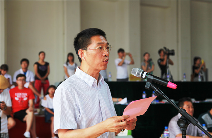 省体育局副局长李东奇讲话